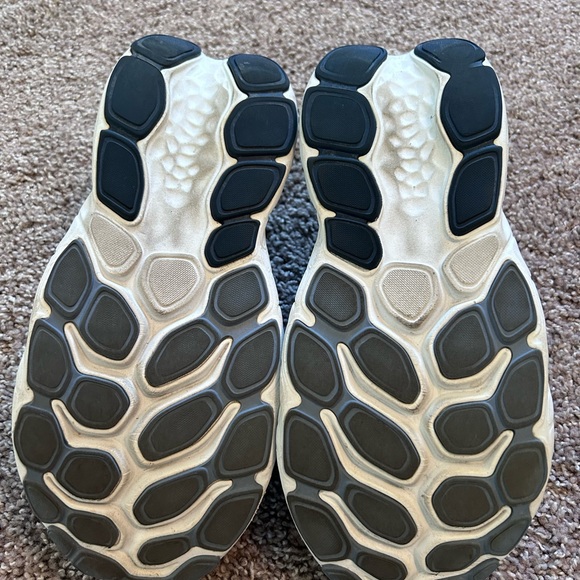 New Balance Men's Fresh Foam X More V4 Running Shoes. Size 10.5 - Picture 6 of 8